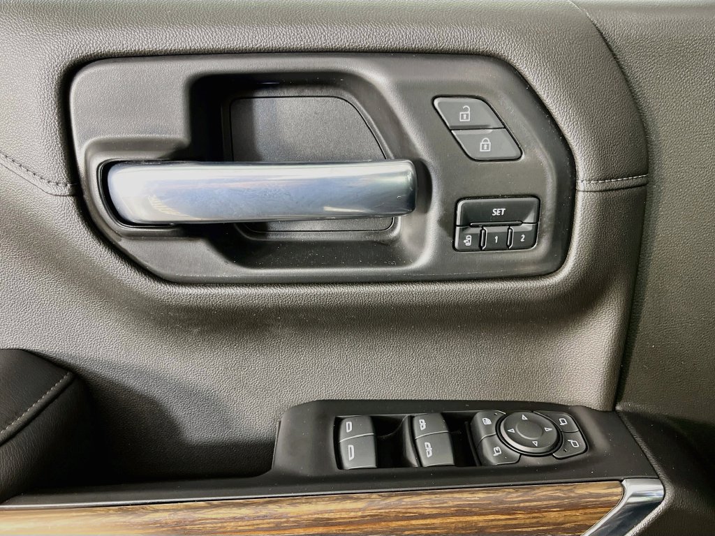 Used 2022 Chevrolet Silverado 1500 High Country w/ Technology Package AWD/4WD image 26