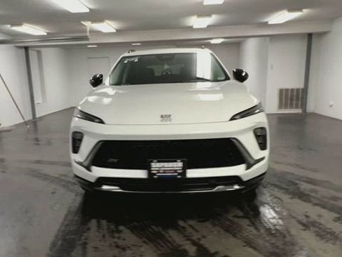 Certified 2025 Buick Envision Sport Touring image 3