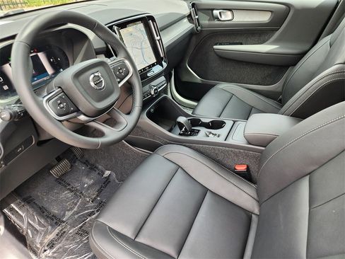 New 2025 Volvo XC40 B5 Core w/ Protection Package Premier image 12