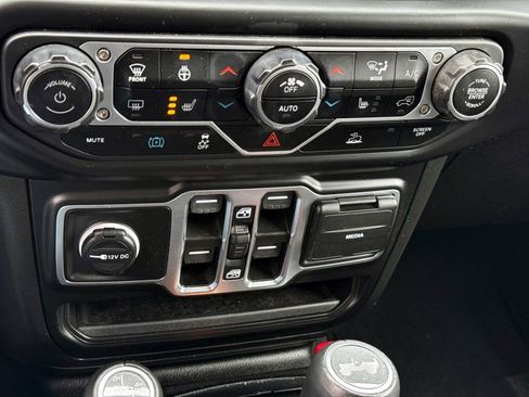 Used 2023 Jeep Wrangler Unlimited Sahara w/ Cold Weather Group image 19