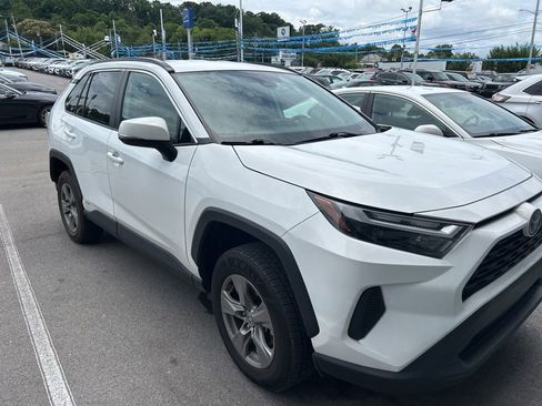 Used 2024 Toyota RAV4 XLE AWD/4WD image 2
