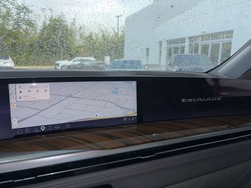 Used 2025 Cadillac Escalade ESV Sport Platinum image 10