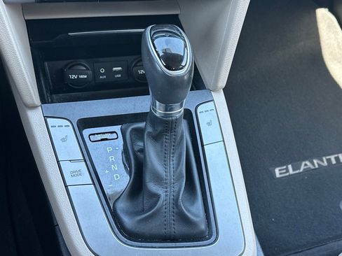 Used 2017 Hyundai Elantra Limited image 14
