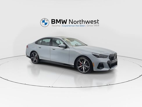 Used 2026 BMW 530i xDrive w/ M Sport Package AWD/4WD image 6