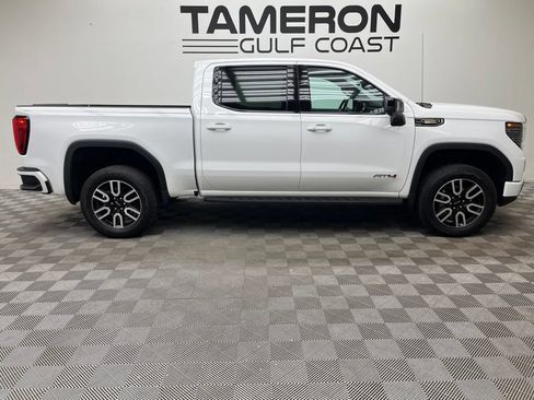 Used 2025 GMC Sierra 1500 AT4 w/ AT4 Premium Package AWD/4WD image 4