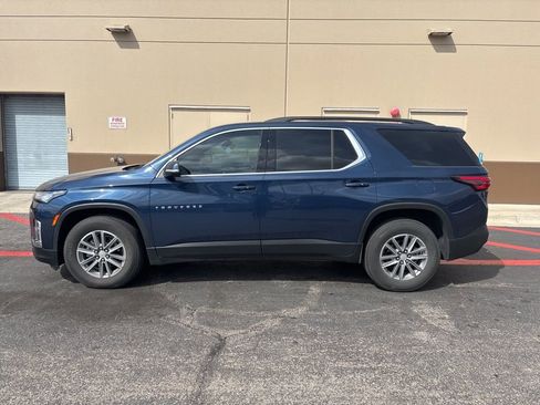 Used 2023 Chevrolet Traverse LT image 2