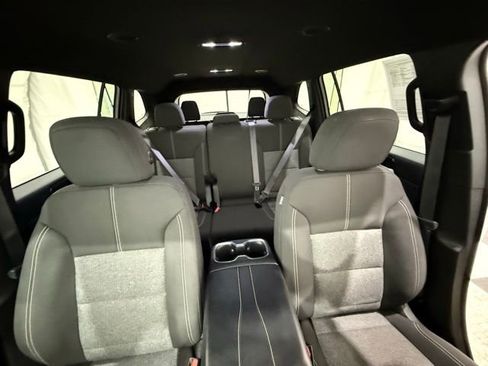 Used 2025 GMC Acadia Elevation image 29