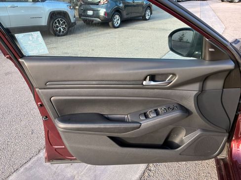 Used 2025 Nissan Altima 2.5 SV image 18