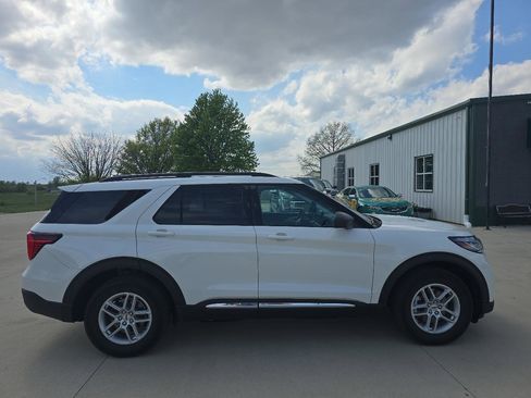 Used 2025 Ford Explorer Active AWD/4WD image 10