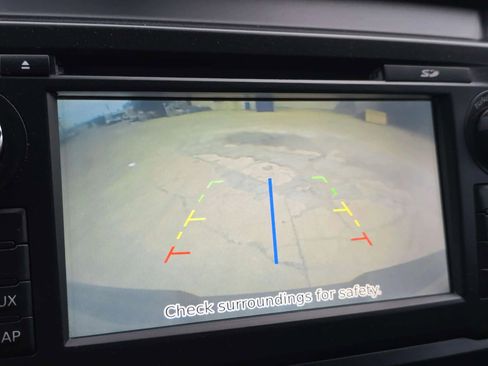 Used 2018 Nissan Titan SV w/ SV Convenience Package image 15