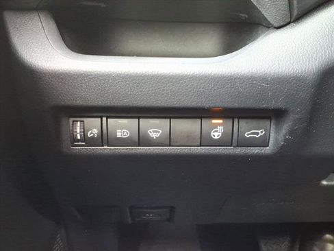 Used 2020 Toyota RAV4 XLE w/ Convenience Package image 16