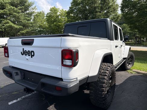 Used 2023 Jeep Gladiator Sport AWD/4WD image 7