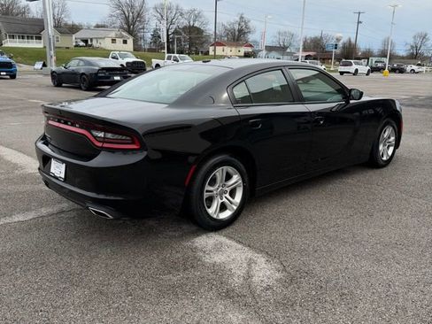 Used 2019 Dodge Charger SXT image 6