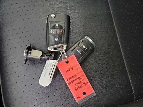 Used 2020 Volkswagen Tiguan SE w/ Panoramic Sunroof Package AWD/4WD image 28