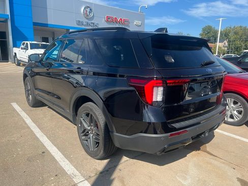 Used 2025 Ford Explorer ST-Line w/ ST-Line Street Pack AWD/4WD image 4