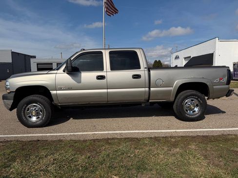 Used 2001 Chevrolet Silverado 2500 LS w/ Off-Road Skid Plate Pkg image 8