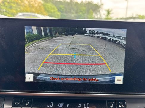 Used 2025 Toyota Camry XLE FWD image 29