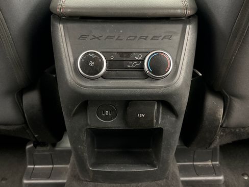 Used 2025 Ford Explorer Active AWD/4WD image 16