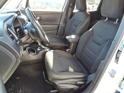 Used 2017 Jeep Renegade Altitude image 8