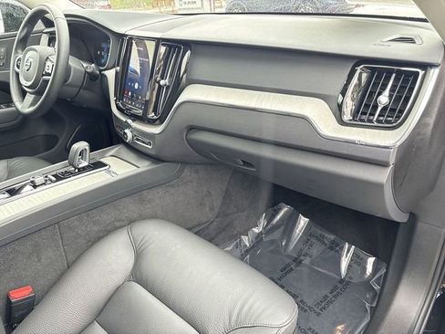 Used 2025 Volvo XC60 B5 Plus image 13