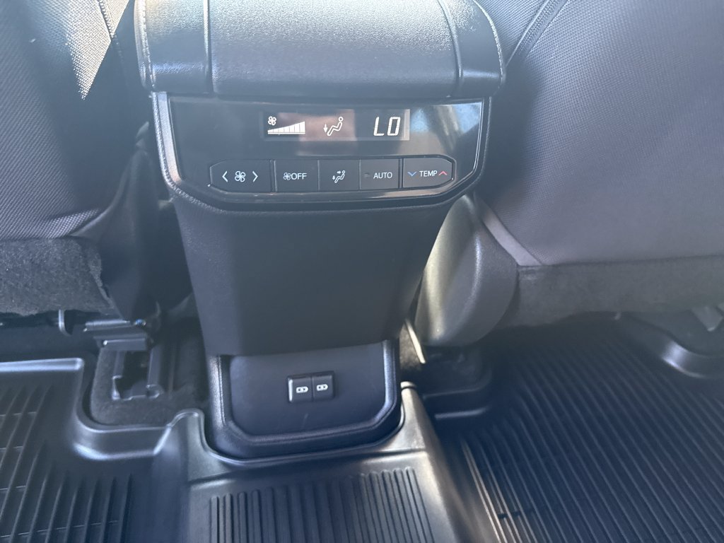 Used 2023 Toyota Highlander L FWD image 21