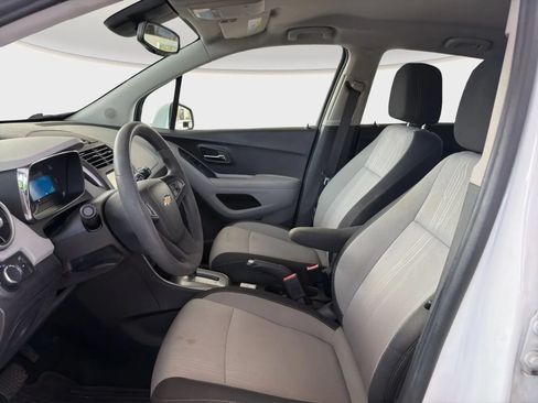 Used 2016 Chevrolet Trax LT w/ LPO, Protection Package FWD image 8