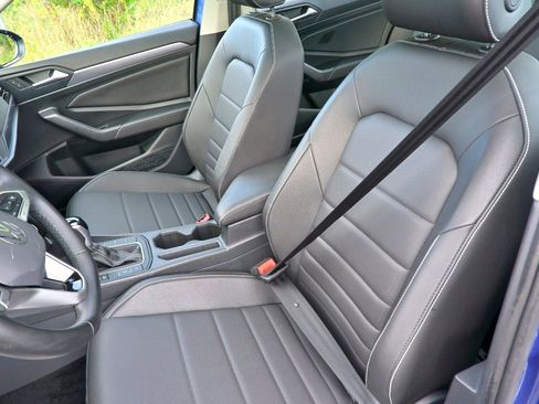 Used 2024 Volkswagen Jetta SE w/ Panoramic Sunroof Package image 16