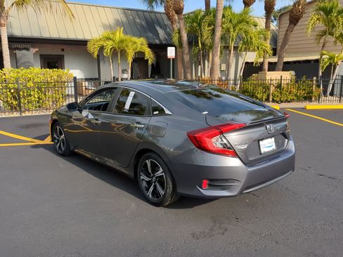 Used 2018 Honda Civic Touring image 8