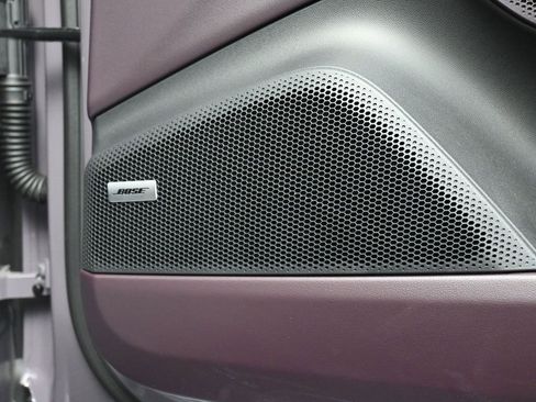 Certified 2025 Porsche Macan 4 Electric image 29