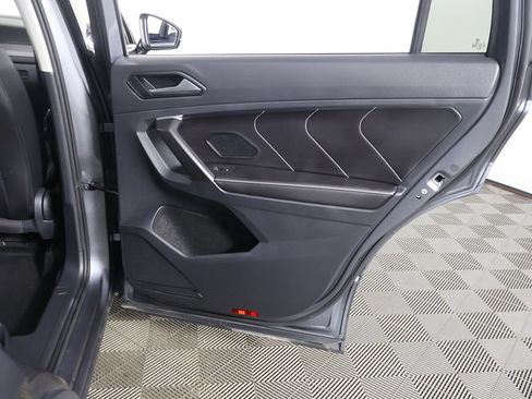 Used 2024 Volkswagen Tiguan SE w/ Panoramic Sunroof Package AWD/4WD image 25