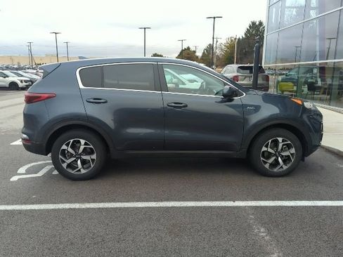 Used 2020 Kia Sportage LX image 2
