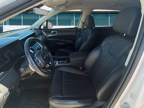 Used 2023 Kia Sorento EX FWD image 9