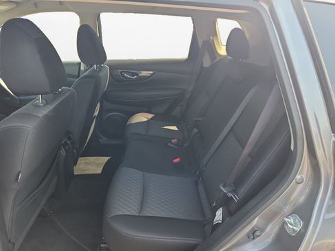Used 2018 Nissan Rogue SV AWD/4WD image 16