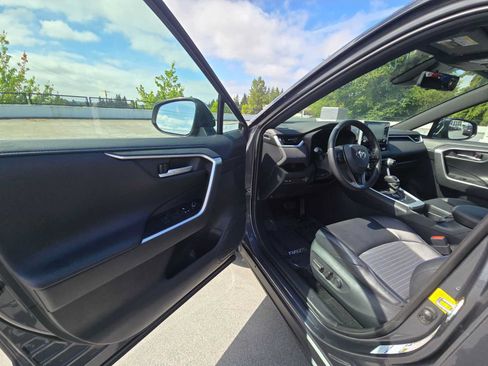 Used 2019 Toyota RAV4 XSE w/ Carpet Mat Package AWD/4WD image 20