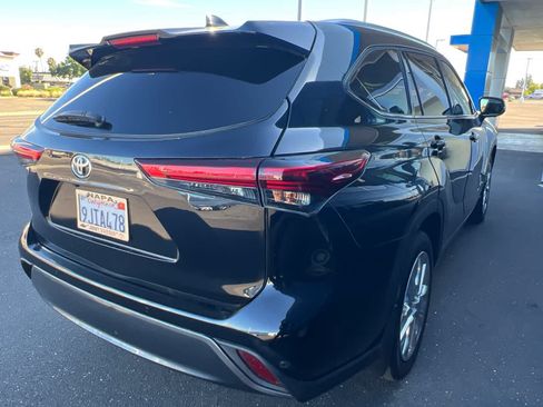 Used 2023 Toyota Highlander Limited AWD/4WD image 4