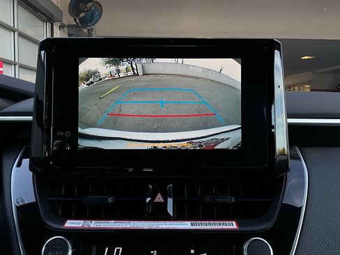 Used 2025 Toyota Corolla LE image 27