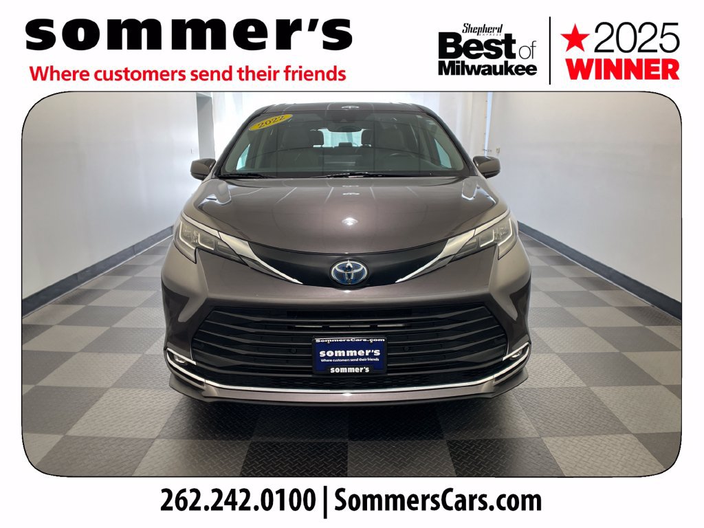 Used 2022 Toyota Sienna XLE FWD image 2