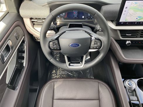 New 2026 Ford Explorer Platinum w/ LUX Leather Package AWD/4WD image 14