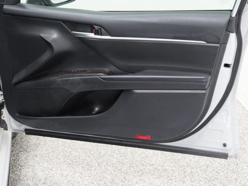 Used 2023 Toyota Camry SE image 32