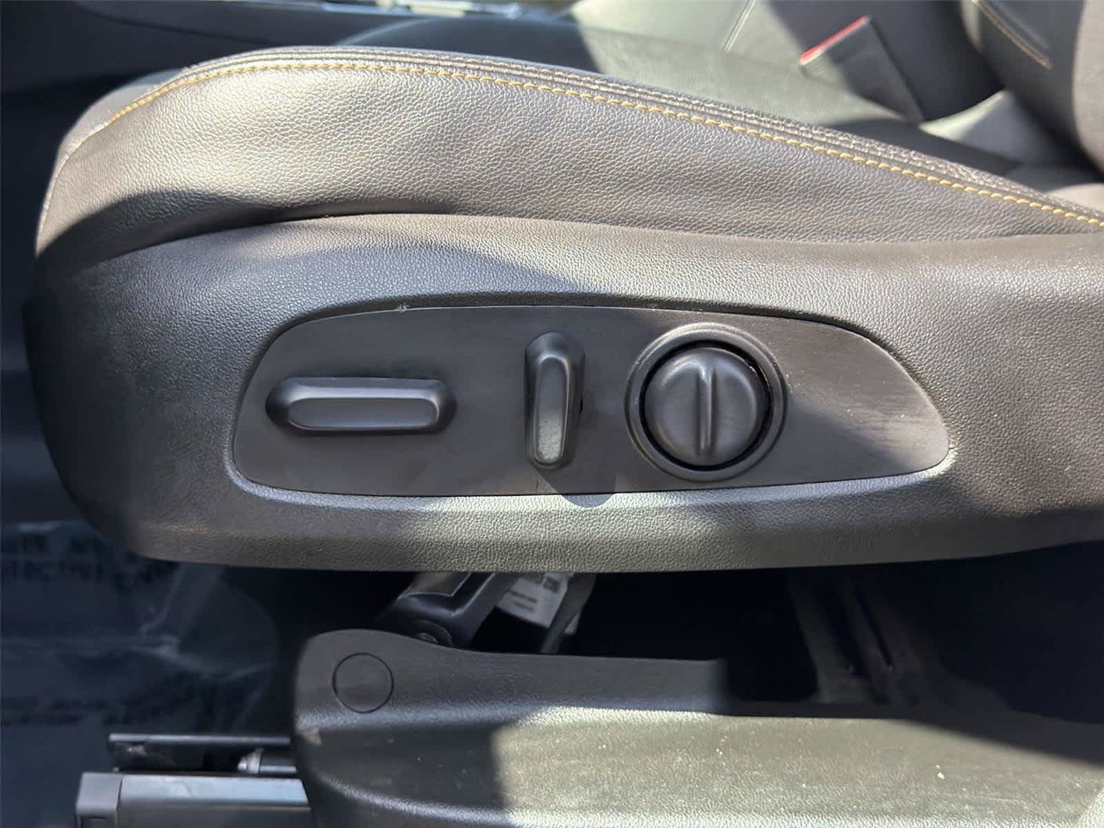 Used 2021 Chevrolet Equinox Premier FWD image 23