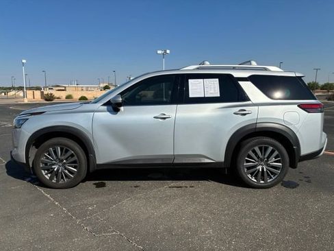 Certified 2025 Nissan Pathfinder SL w/ SL Premium Package FWD image 3