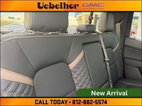 Used 2023 GMC Canyon Denali image 5