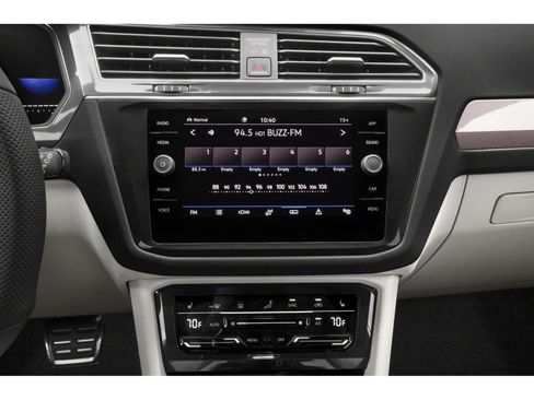 Used 2022 Volkswagen Tiguan SE R-Line FWD image 7