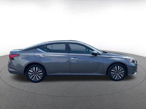 Used 2025 Nissan Altima 2.5 SV FWD image 16
