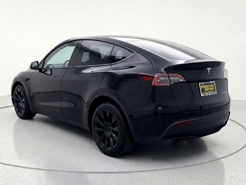 Used 2022 Tesla Model Y Long Range AWD/4WD image 2
