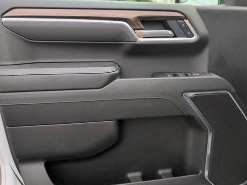 Used 2025 Chevrolet Silverado 1500 LT image 12