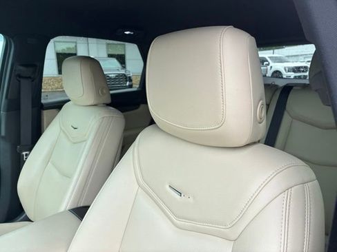 Used 2019 Cadillac XT5 FWD image 6