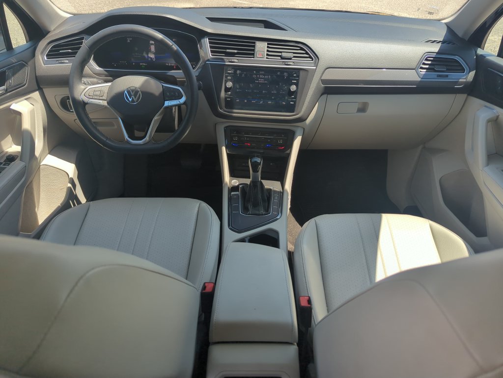 Certified 2023 Volkswagen Tiguan SE FWD image 11