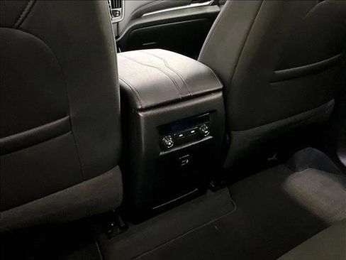 Used 2023 Chevrolet Traverse LT FWD image 23