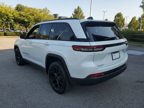 Used 2024 Jeep Grand Cherokee Altitude RWD image 3